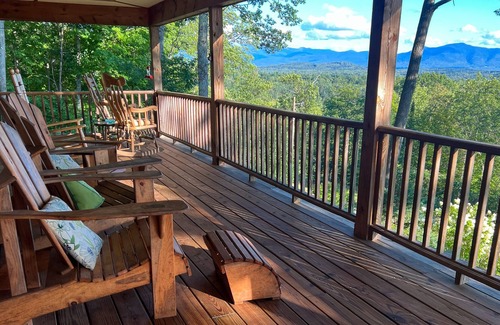 Lancaster House | Panoramic view of the White Mountains on 25 acres