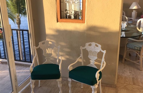 Las Hadas Condo | Panoramic Views - Ambiance - Affordable