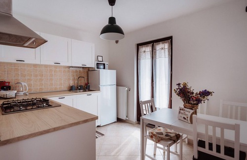 Roure Apartment | Panoramic views and Alpine comfort for couples or small groups