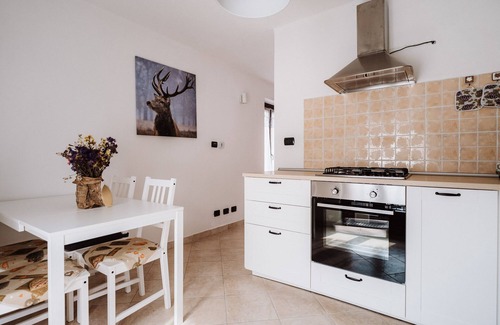 Roure Apartment | Panoramic views and Alpine comfort for couples or small groups