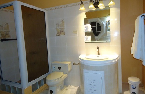 Falmouth House | Panoramic Views, Close to: shopping centres, Stadium, Jazz & Blue Festival