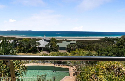 Point Lookout Apartment | Panoramic views from this beautiful unit set high on the hill overlooking.