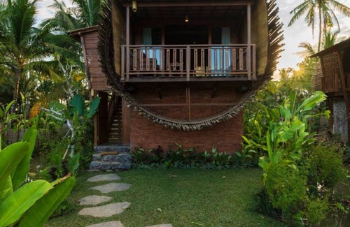 Peliatan Villa | Panoramic views of rice field Bee House Ubud