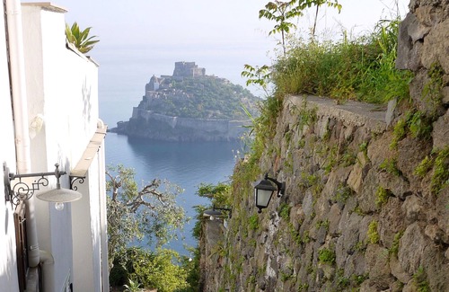 Ischia Porto Villa | Panoramic villa near the vineyards