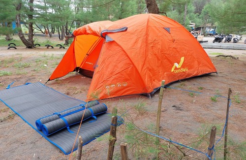 Parangtritis Bed & Breakfast | PANTAI AYUNAN CAMP GOA CEMARA