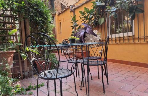 Rione XI Sant'Angelo Apartment | Pantheon, Campo de fiori mini garden