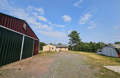Neillsville Cottage | Papa Opelt's Rustic Cozy Cottage