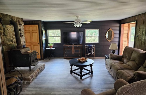 Neillsville Cottage | Papa Opelt's Rustic Cozy Cottage