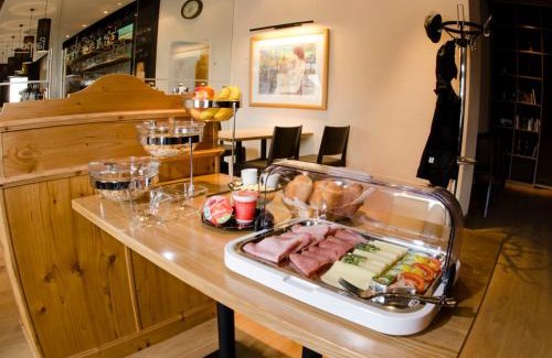 Mollands Hotel | Papperl a' Pub
