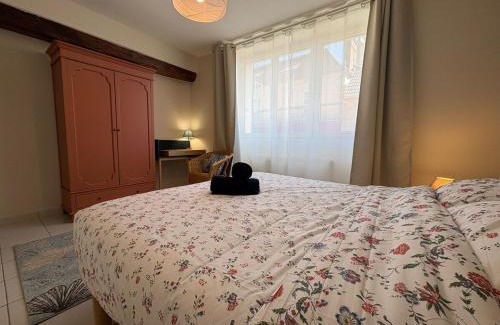 Saint-Martin-de-Brethencourt Apartment | Papyrus - Village Center Apartment 4 Guests