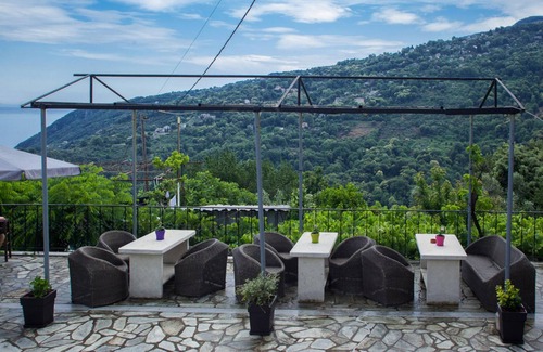 Agios Dimitrios Apartment | Paradeisos Flatlet With Garden View
