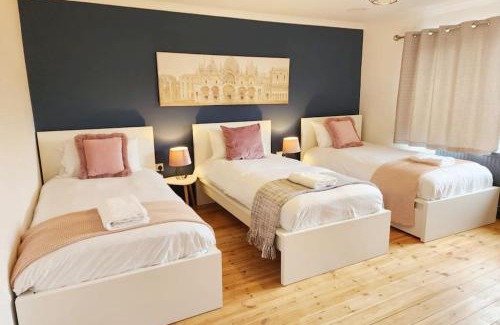 Botley House | Paradigm Villa, Oxford,5 Bedroom, 5 Free Parking Spaces