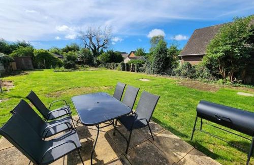 Botley House | Paradigm Villa, Oxford,5 Bedroom, 5 Free Parking Spaces