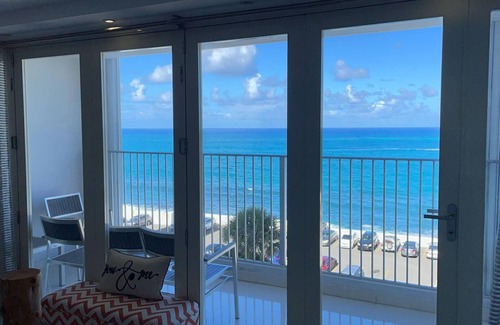 Santurce Apartment | Paradis - Luxurious Apartment with Ocean View and Balcony.