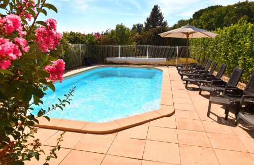 Montelimar Villa | Paradis Provencal Le Calme total, Grande Piscine et Jacuzzi Chauffé, Salle de Jeux et Fresque du Nougat, Intimité