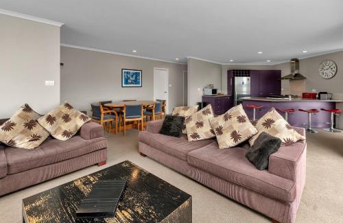 Ruakaka House | Paradise at the Bay - Ruakaka Holiday Home