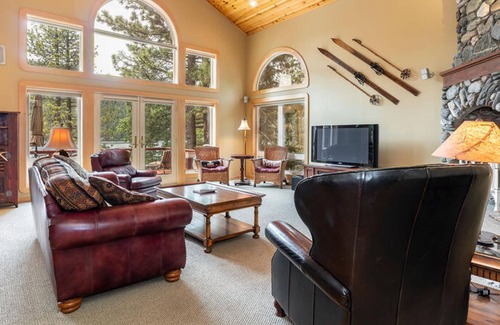 Truckee House | Paradise Awaits by Tahoe Mountain Properties