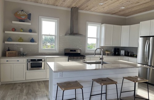 Green Turtle Cay House | Paradise Beach House a new 4 bedroom beachfront house with pool