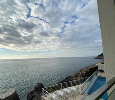 Dobra Voda Apartment | Paradise beachfront view 2