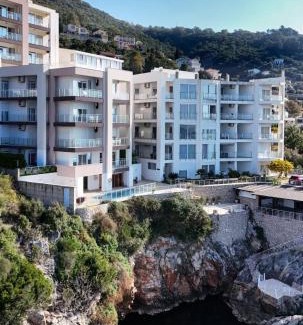 Dobra Voda Apartment | Paradise beachfront view 1