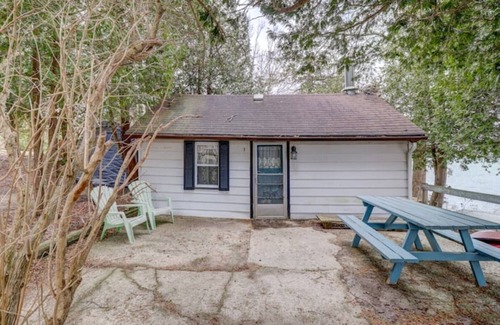 South Bruce Peninsula Cabin | Paradise Cedar Deluxe Lakefront view 2 Bedroom