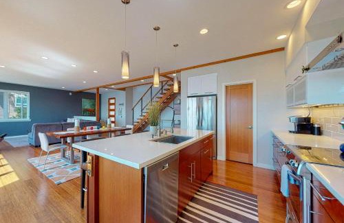 Brinnon House | Paradise Cove Retreat