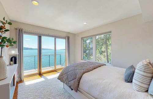 Brinnon House | Paradise Cove Retreat