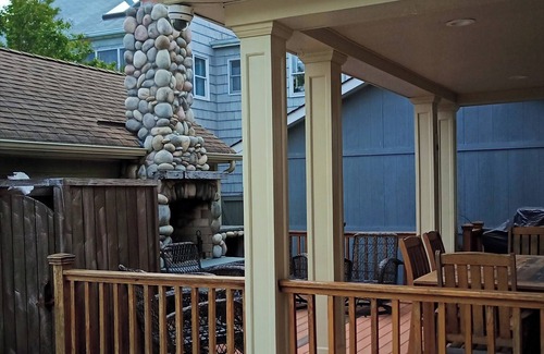 Alden Manor House | Paradise Found: Steps to Private, Residents Beach; Pkwy Access Convenient to All