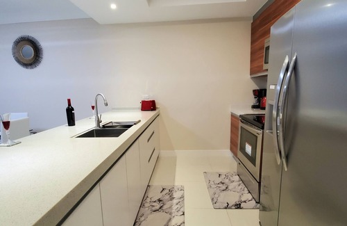 Saint Andrew Apartment | Paradise Haven at 20 South. Luxurious 1 bedroom apartment in safe complex.