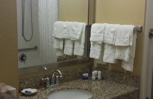 Towanda Hotel | Paradise Inn & Suites