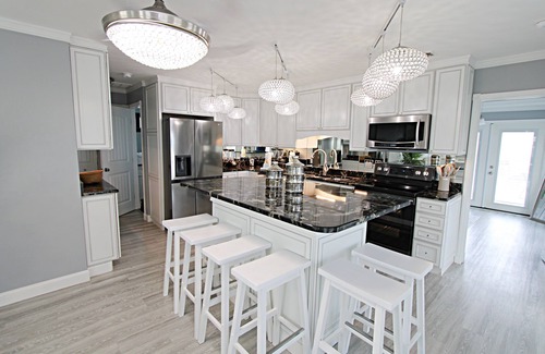 Saint Elmo House | Paradise is calling 🌴 Pick up! The beach is more affordable than you think!