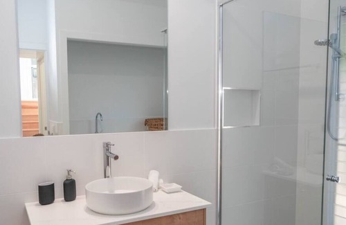 Seventeen Seventy Apartment | Paradise Lights 1770 (a)