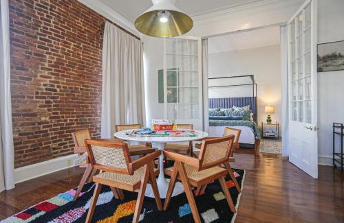 Natchez Apartment | Paradise Loft, 3 Bedroom King Beds, Heart of Downtown, Full Kitchen & Wet Bar, Streaming TV
