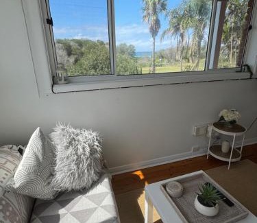 Kiama Downs Apartment | Paradise on Jones Beach Kiama - Beachfront unit with direct beach access & views