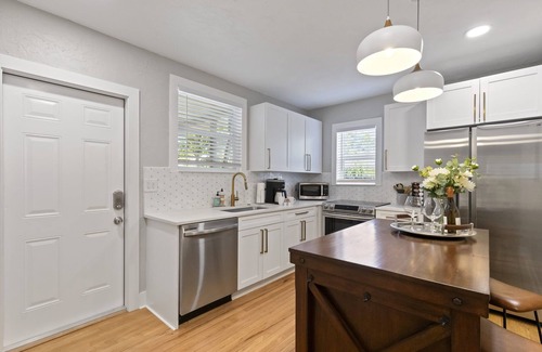 Lake Worth Cottage | Paradise on Palmway 3/2 Cottage Walk to the Beach