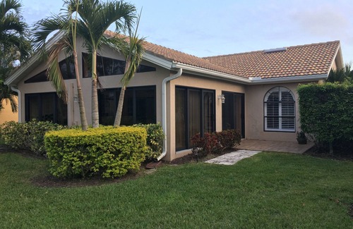 Bonita Springs House | Paradise on the 18th hole in desirable Hunters Ridge Country Club