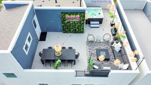 Greater Third Ward House | Paradise Palace Best Rooftop in HTX w Hot Tub