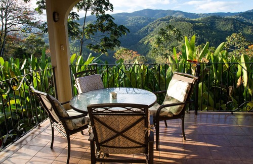 Orosi Villa | Paradise Peak -262 Five Star Reviews - Romantic Garden Villa with Jacuzzi