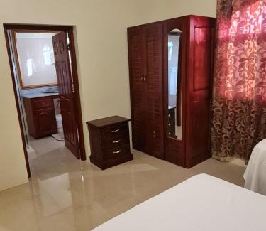 Discovery Bay Villa | Paradise Place Grande King