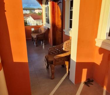 Discovery Bay Villa | Paradise Place Grande King