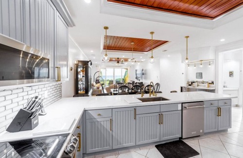 Bahamas Terrace Condo | Paradise Retreat, A Tropical Oceanfront Villa
