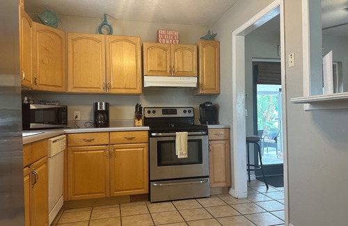 South Bradenton House | Paradise Retreat with HEATED POOL- Need We Say More