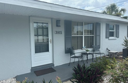 South Bradenton House | Paradise Retreat with HEATED POOL- Need We Say More