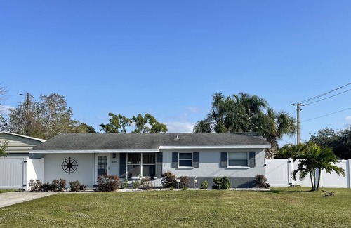 South Bradenton House | Paradise Retreat with HEATED POOL- Need We Say More