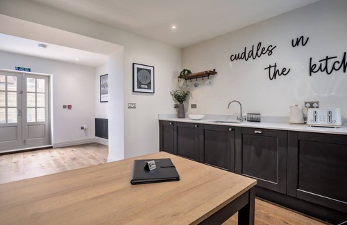 Sheffield City Centre Apartment | Paradise Square Remodelled 18th Century Apt 1