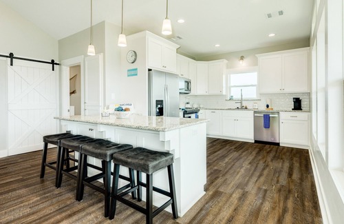 Crystal Beach House | Paradise | Steps to Beach | Game Room | Family Fun