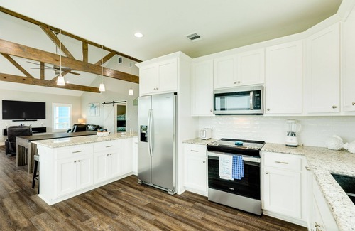 Crystal Beach House | Paradise | Steps to Beach | Game Room | Family Fun