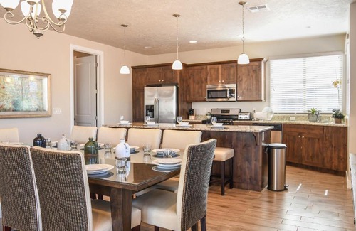 Santa Clara House | Paradise Village 32 BBQ Grill, Foosball, Pink Pong, Nintendo Switch and a Resort Style Pool and Water Park