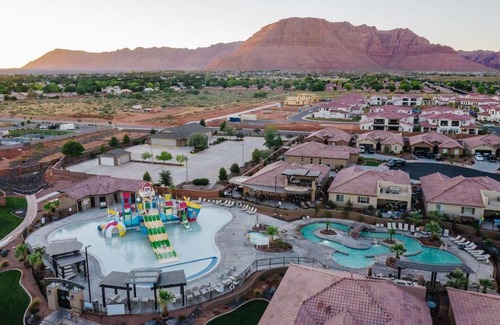 Santa Clara House | Paradise Village Resort 103 Resort View, Private Hot Tub, Short Walking distance to Amenities