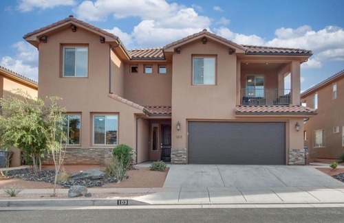 Santa Clara House | Paradise Village Resort 103 Resort View, Private Hot Tub, Short Walking distance to Amenities